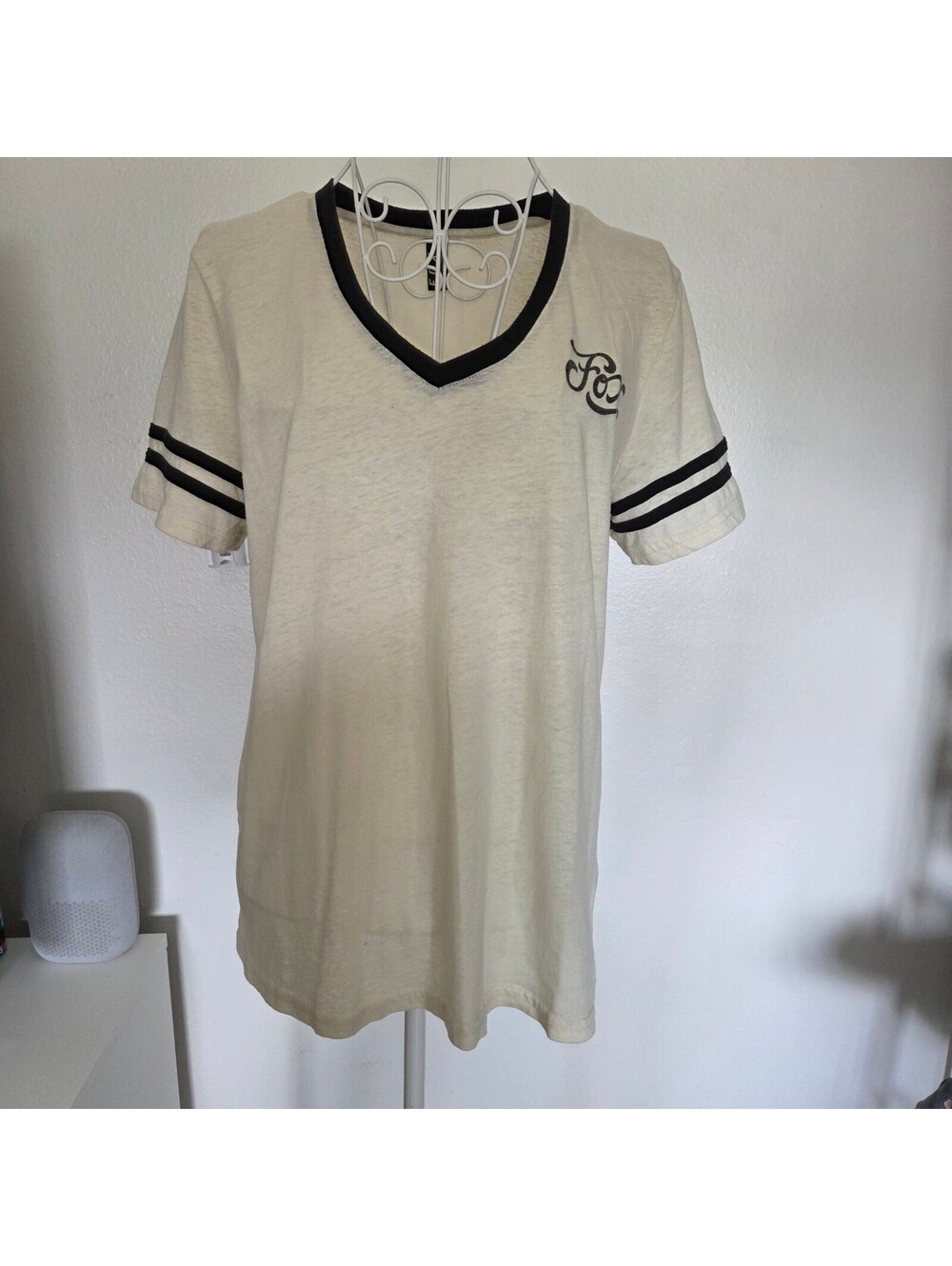 Fox Women's Vintage Style V-Neck T-Shirt Size M